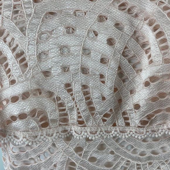 Everly Pink Lace Cold Shoulder Tank Size Medium - Picture 5 of 7